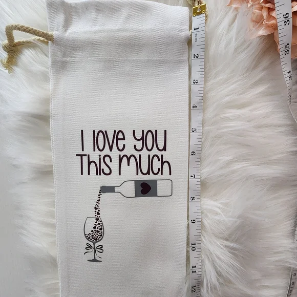 White Wine Bottle Gift Bag with Heart And Bow Ribbon Design - Picture 4 of 5